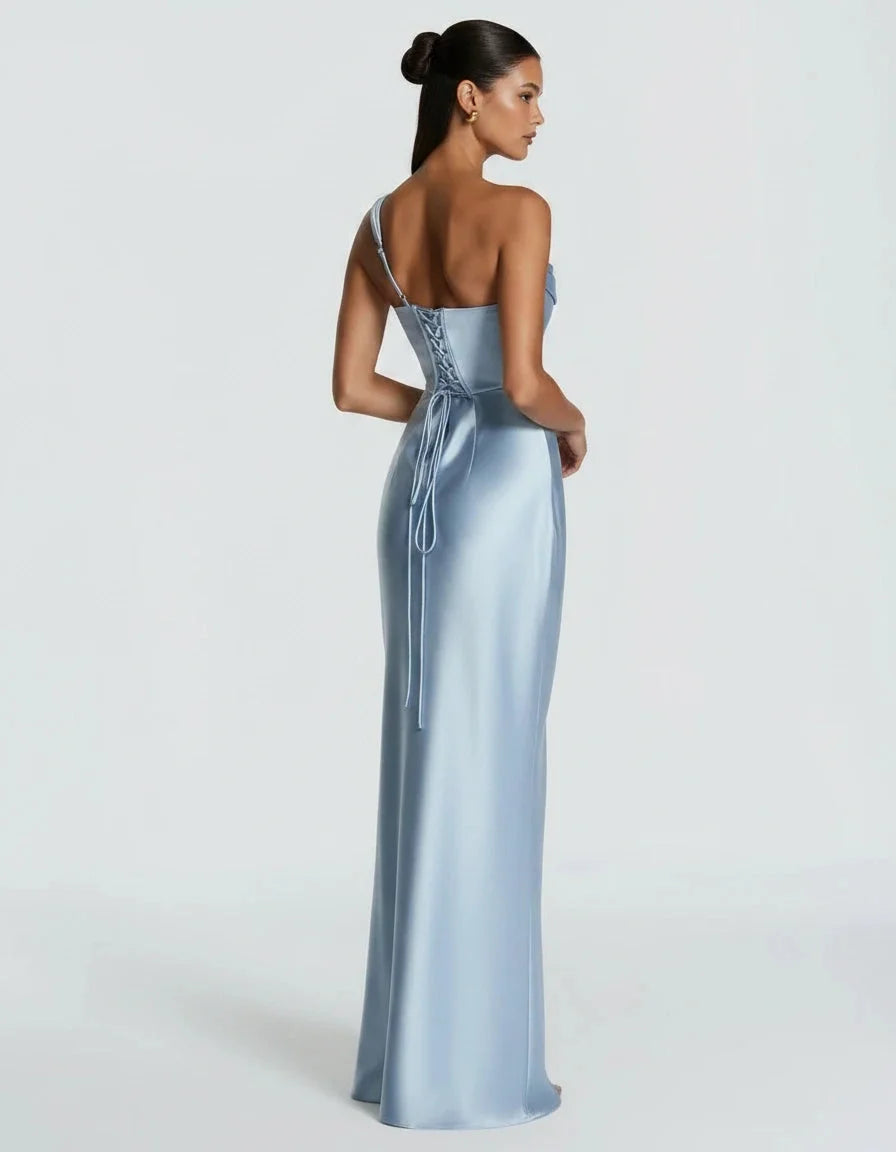 Amarante · La Robe En Satin Drapée À Une Épaule — photo 19